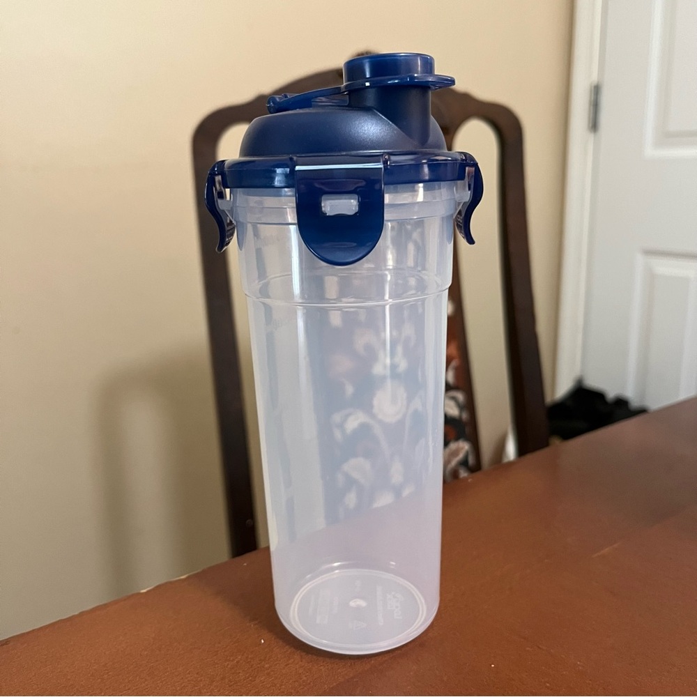 Plastic Travel Tumbler Bottle with Lid and Cover!